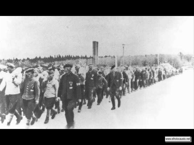 Prisioneros volviendo de trabajar en una cantera de Buchenwald.