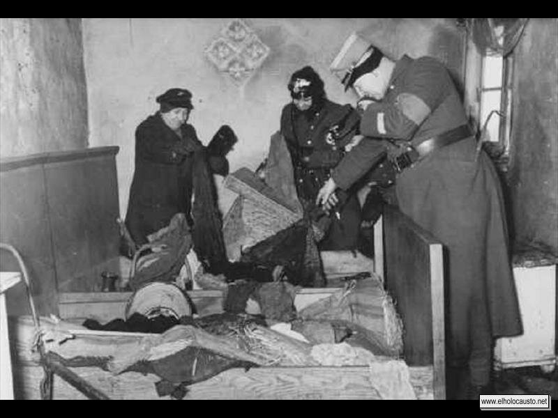 Los judíos del ghetto son arrastrados hacia los campos de exterminio (05)