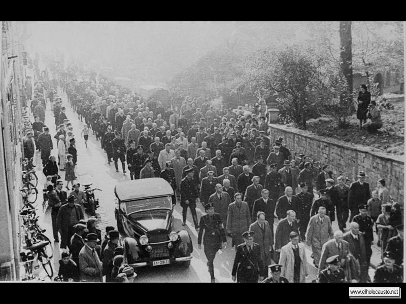 Centenares de judíos detenidos durante la Kristallnacht y llevados a Buchenwald, Noviembre 1938 (1)