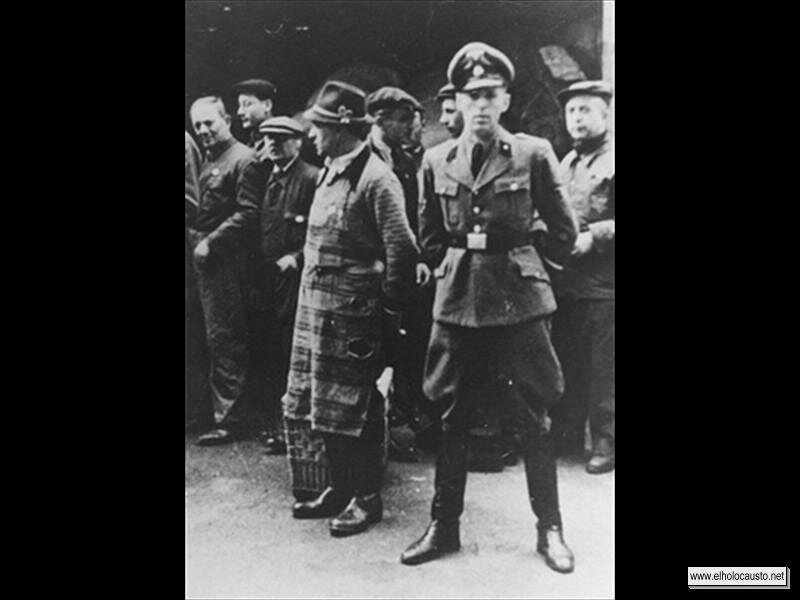 Judíos detenidos durante la Kristallnacht (1)